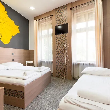 Auberge de jeunesse E14 Design *